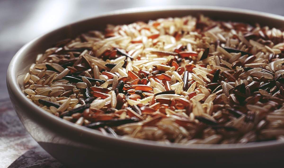 Mix of brown rice and white rice in a bowl